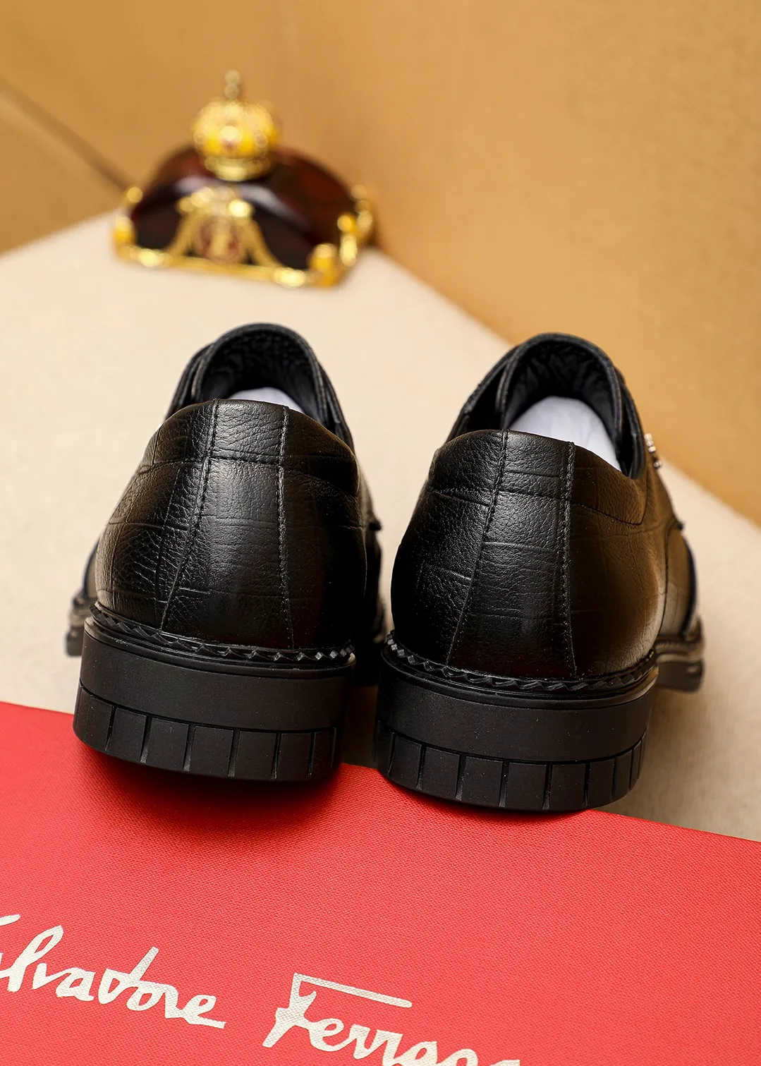 Men's shoes 💰462 💐 Product trademark: Ferragamo "Ferragamo" business leather shoes Regular size: 38-44 (45.46🉑️customized) Product materials: Selected imported first-layer calfskin upper, imported water-dyed cowhide leather lining. Strong three-dimensional visual effect, rubber outsole Color: 1⃣️color optional